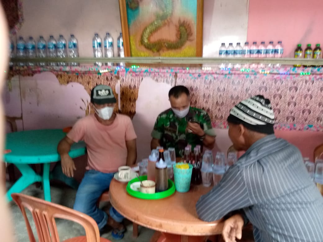 Jaga Anak-anak Remaja Melalui Komsos Bersama Babinsa Koramil 04/Kuindra