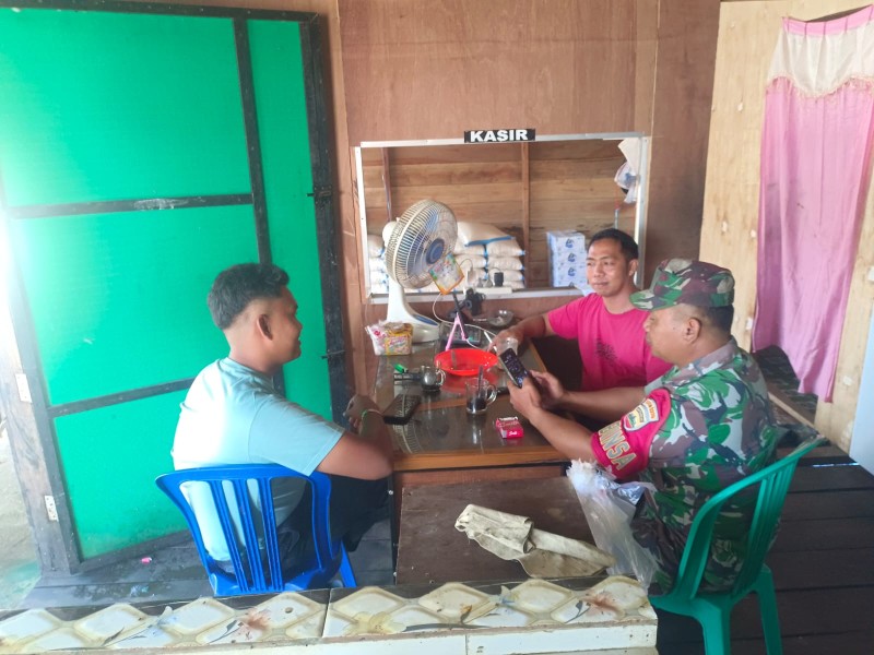 Babinsa Koramil 03/TPL Giatkan Silaturahmi di Kampung Pancasila, Wujudkan Kerukunan dan Kedamaian