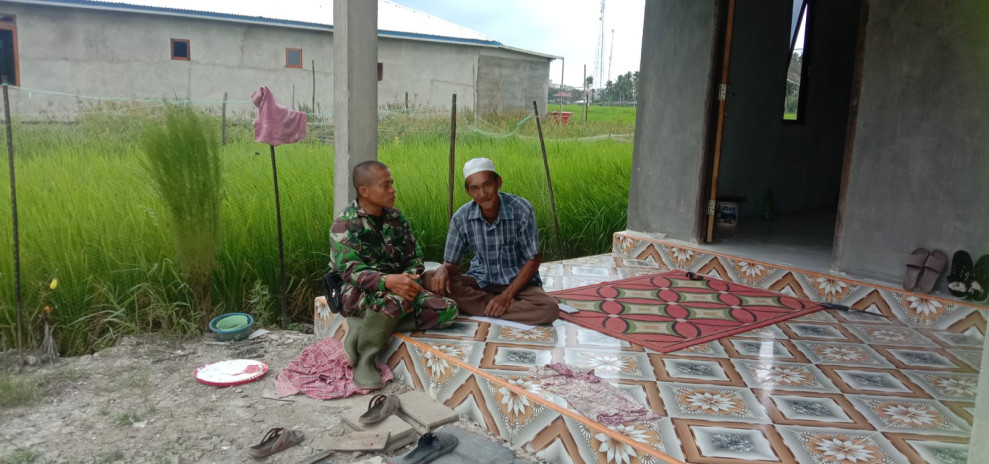 Koramil 07/Reteh Turun Ke Wilayah Untuk Melihat Kondisi Air Di Persawahan