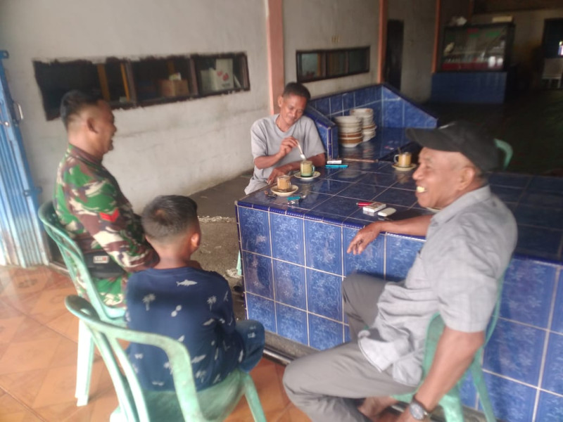 Koptu Setiawan Harianto, Melaksanakan Komsos di Desa Sencalang untuk Meningkatkan Kekompakan dan Kesadaran Masyarakat