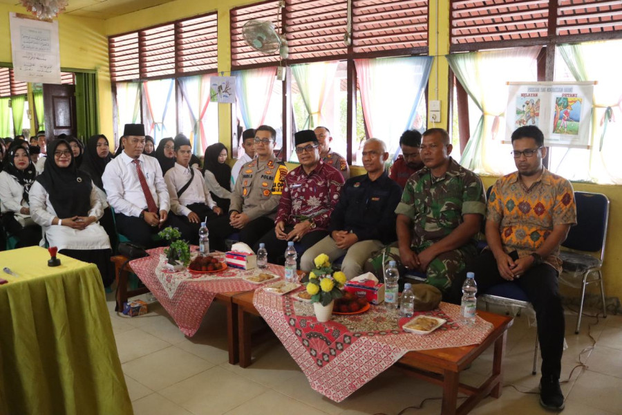 Kapolres Inhil Berikan Bimtek Kepada 210 KPPS dan 7 PPS di Kelurahan Sungai Salak Kecamatan Tempuling