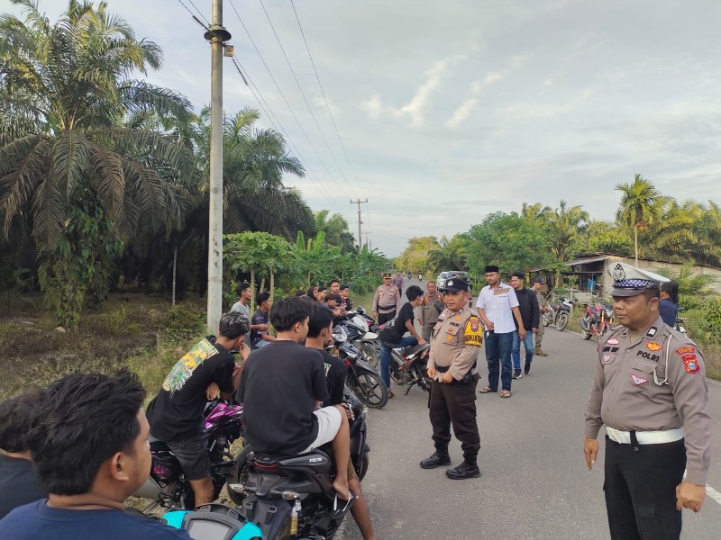 Polsek Kemuning Bersama Forkopimcam Antispasi Balap Liar Jelang Buka Puasa