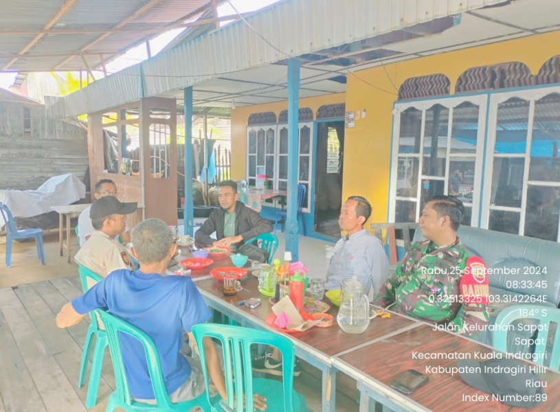 Babinsa Koramil 04/Kuindra Bersama Bhabinkamtibmas Ciptakan Keamanan Menjelang Pilkada