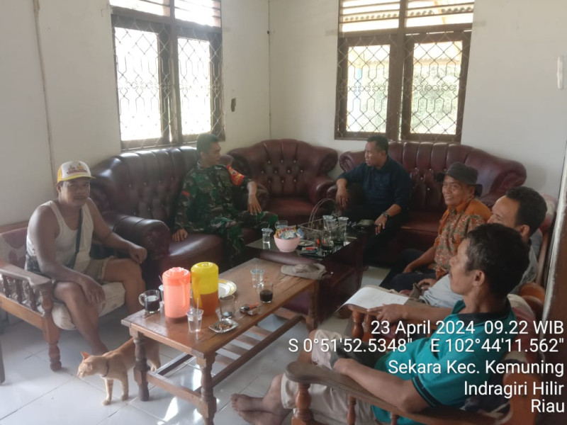 Bersama Perangkat Desa, Babinsa Koramil 09/Kmg Jalin Kerjasama  Yang Erat