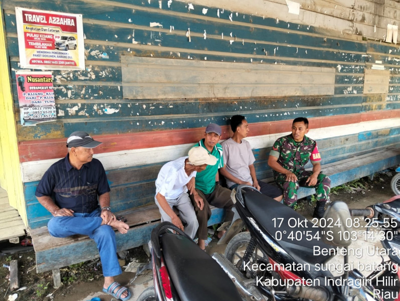 Tingkatkan Silaturahmi Antar Sesama Melalui Komsos Bersama Babinsa Kopda Irawan