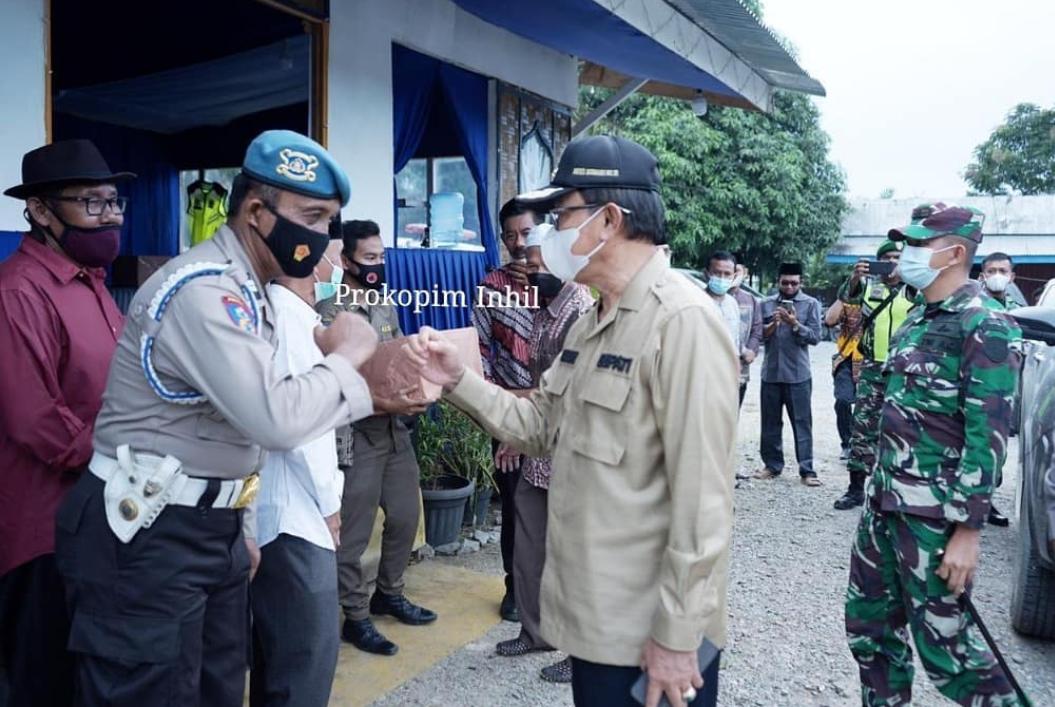 Bupati HM Wardan Tinjau Pos Sekat Jalan di Perbatasan Riau-Jambi