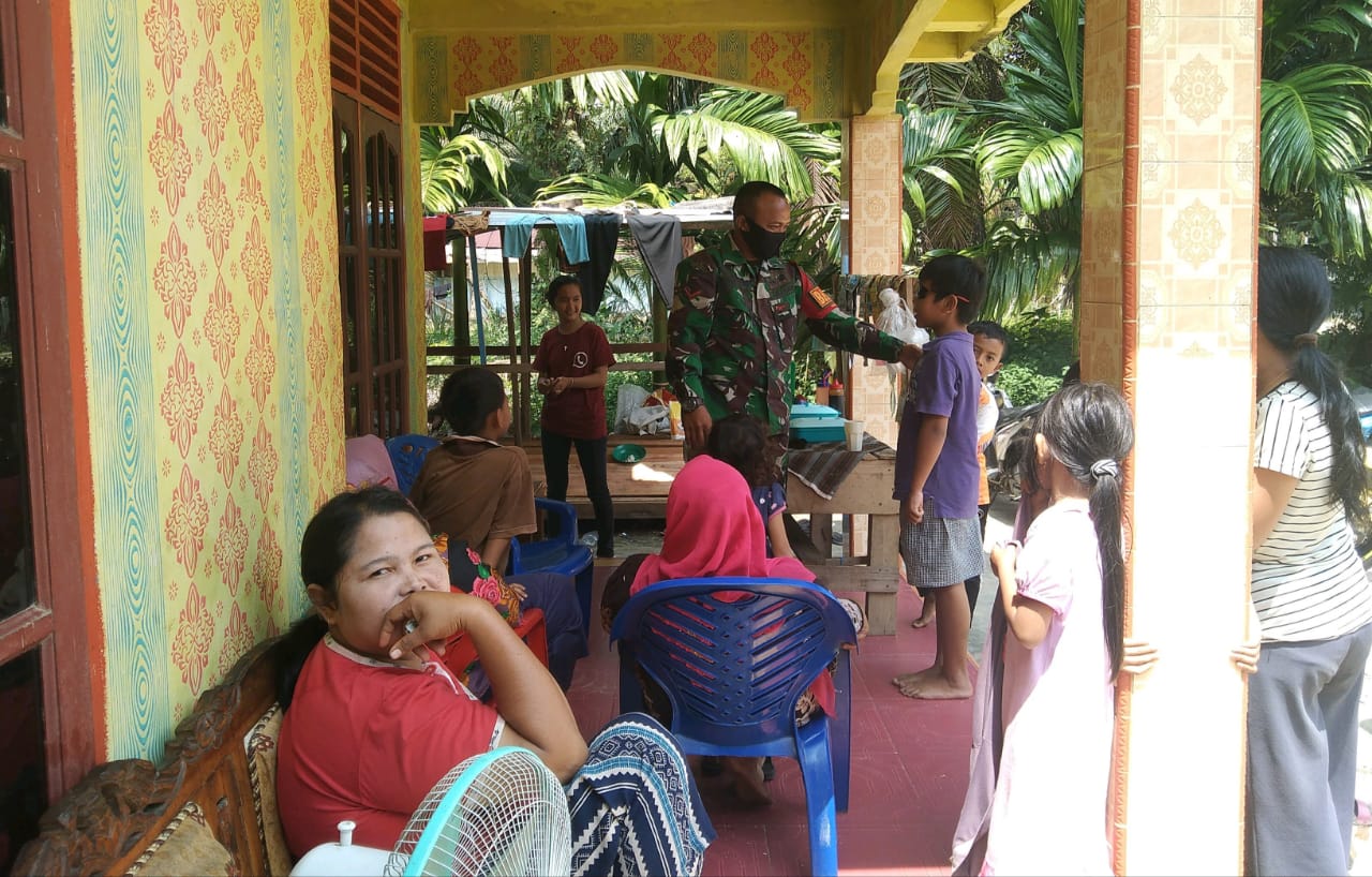 Tumbuhkan Jiwa Nasionalisme Sejak Dini Anggota Satgas TMMD Reguler Ke-110 Kodim 0313 KPR Berikan Was