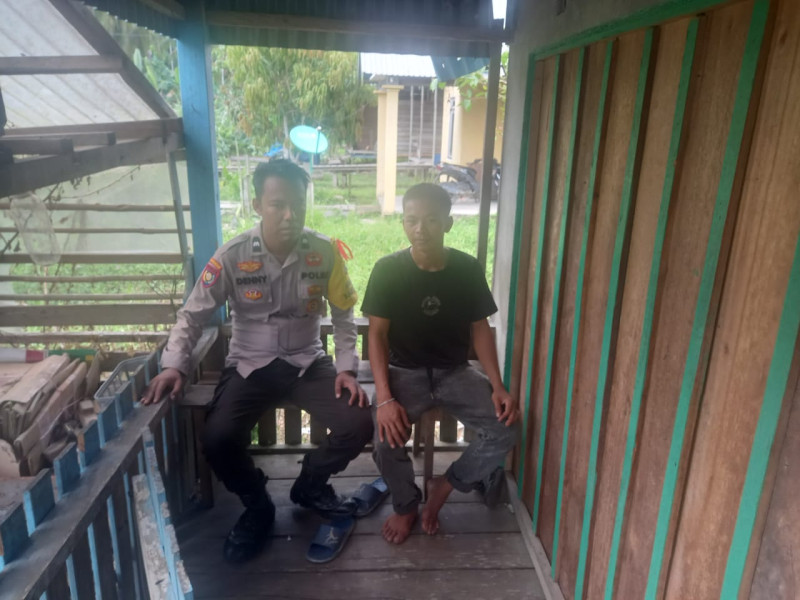 Giat Rutin Bhabinkamtibmas Desa Pungkat Aipda Denny Hidayat Sambangi Kepada Warganya