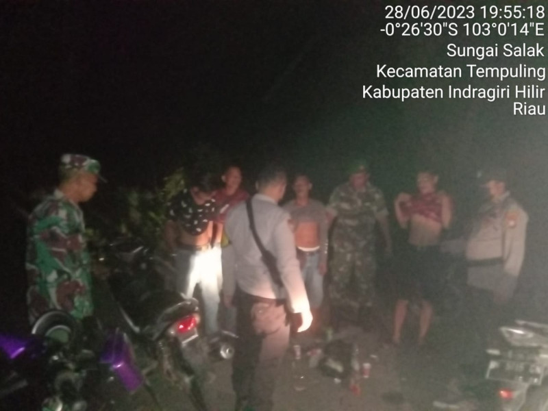 Anggota Koramil dan Polsek Tempuling Ciduk Pemuda Pesta Miras di Malam Takbiran