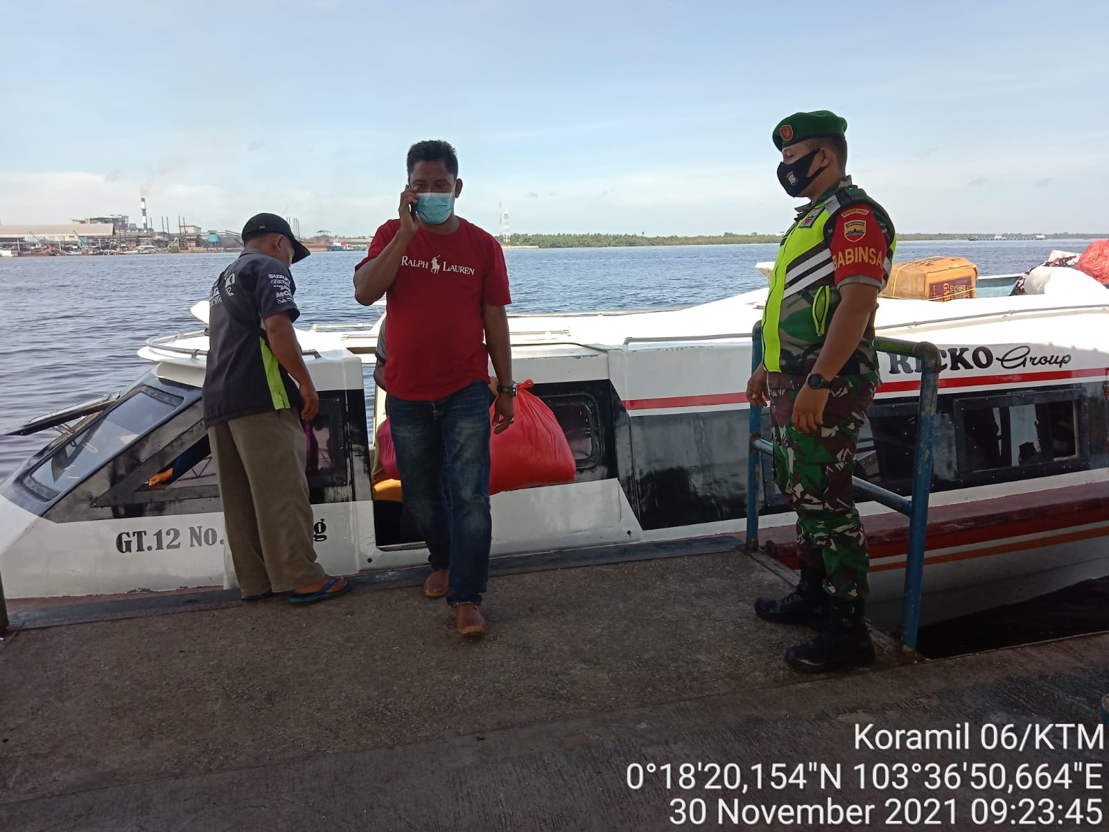 TNI Koramil 06/Kateman Praka Rizki Batubara Lakukan Pengecekkan di Pelabuhan Syahbandar