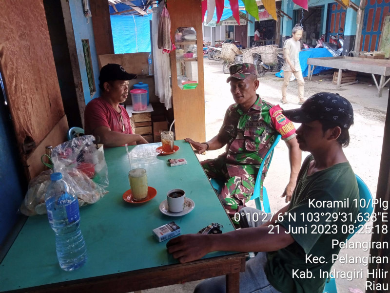 Ciptakan Rasa Nyaman dan Aman, Babinsa Koramil 10/Pelangiran Himbau Agar Tetap Jaga Keamanan dan Ketertiban di Wilayah