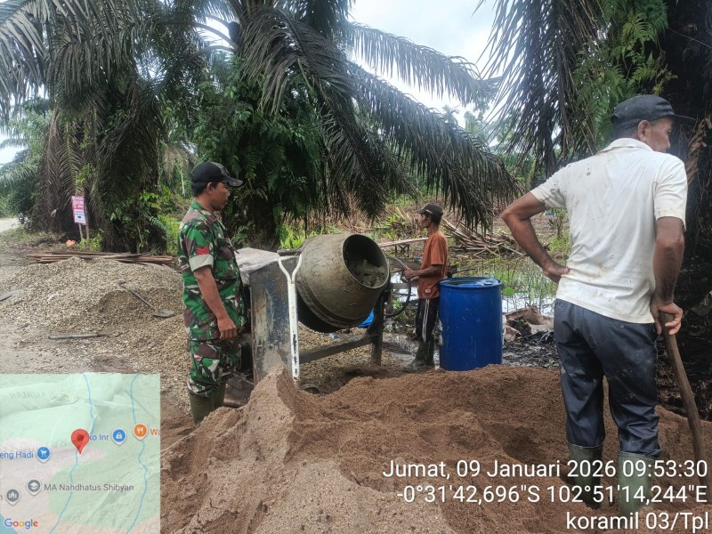 BABINSA KORAMIL 03/TPL MONITORING PEMBANGUNAN KDKMP DI DESA TELUK KIAMBANG