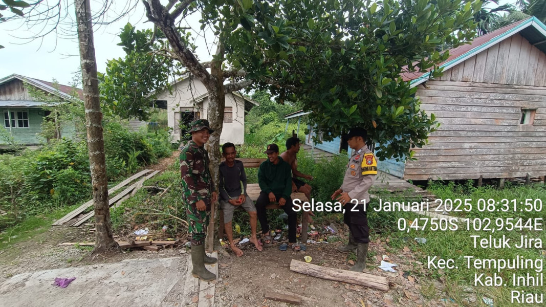 Sinergitas Babinsa dan Bhabinkamtibmas Sambangi Warga Binaan di Teluk Jira Untuk Mewujudkan Kamtibmas Aman dan Kondusif