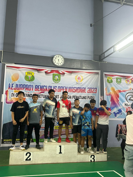 Terus Ukir Prestasi, Siswa SMA N 1 Tembilahan Hulu Raih Emas Ganda Taruna di Kejurprov PBSI Riau 2023