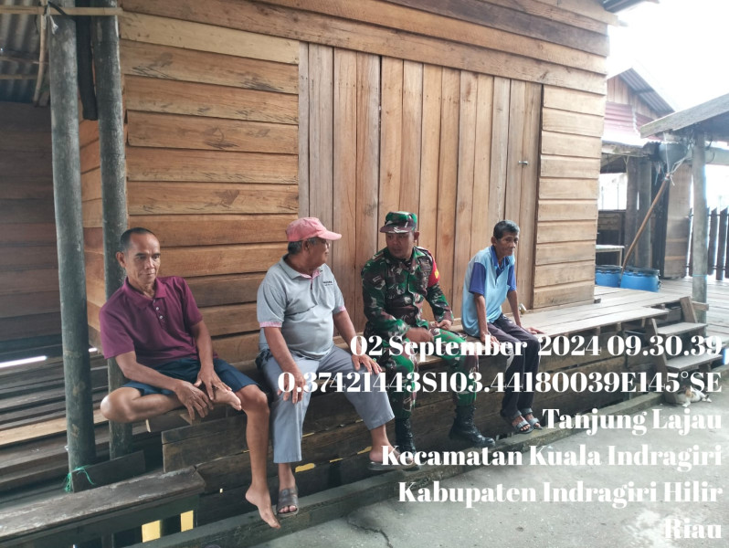 Jelang Pilkada, Babinsa Koramil 04/Kuindra Himbau Masyarakat Untuk Jaga Kondusifitas di Binaan