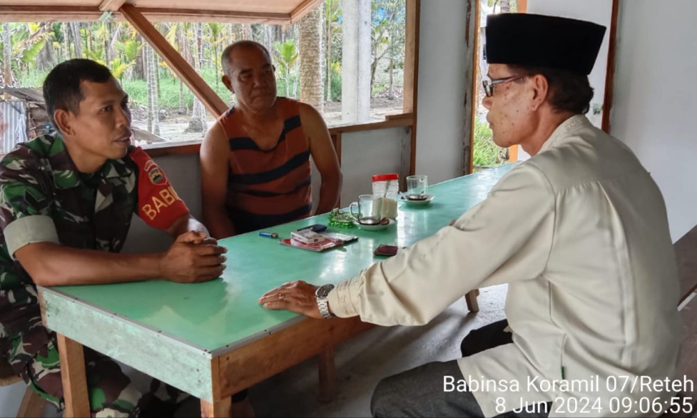 Babinsa Serka Yadi Yanto Turun Untuk Laksanakan Komsos Guna Ciptakan Kedekatan Dengan Masyarakat