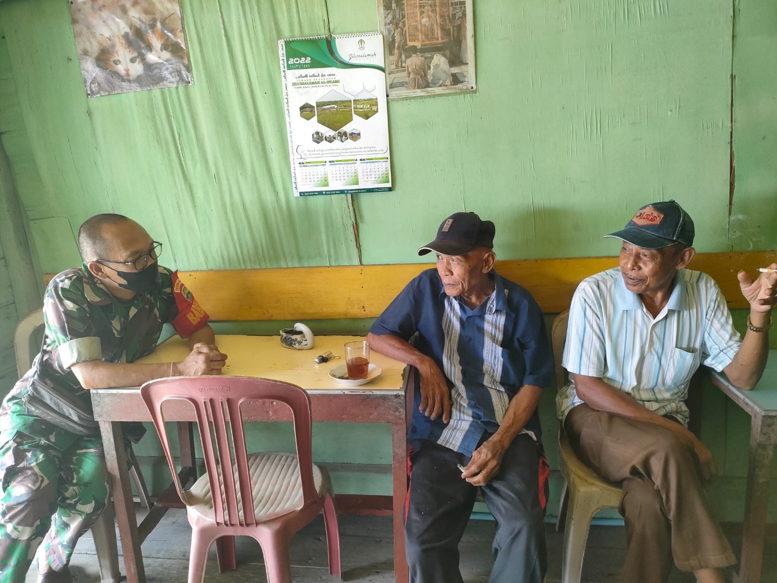 Babinsa Koramil 04/Kuindra Himbau Tetap Waspada Terhadap Musim Penghujan