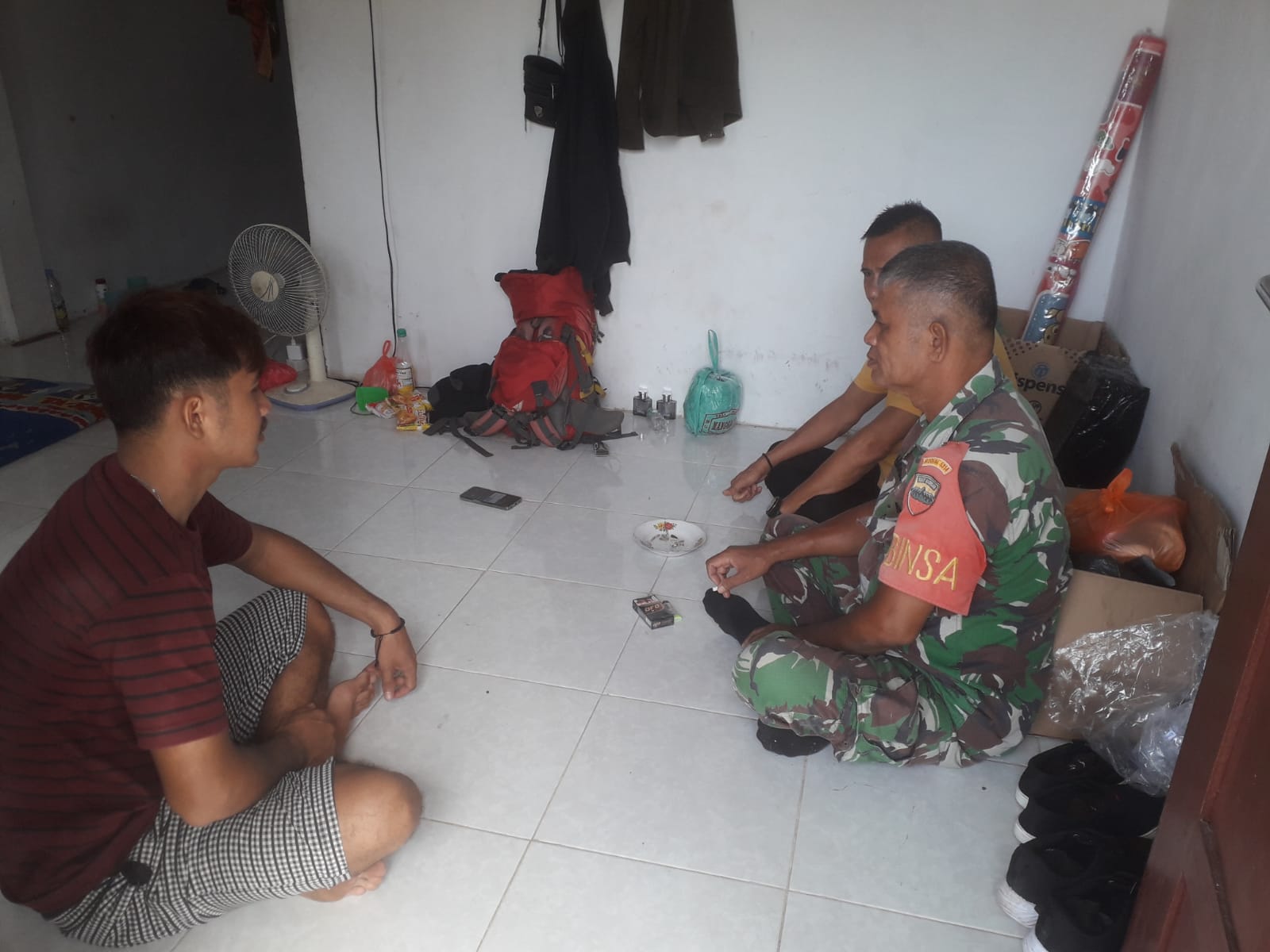 Himbauan Untuk Selalu Berhati-hati Oleh Babinsa Koramil 04/Kuindra Kepada Warga