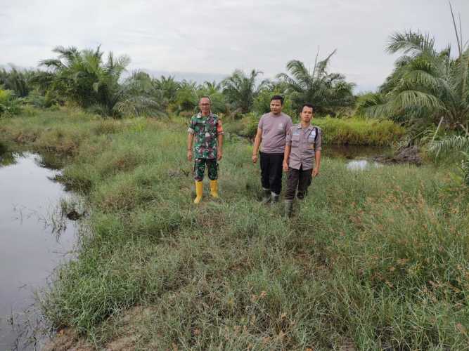 Di Desa Sungai Brapit, Babinsa Koramil 04/Kuindra Turun Ke Wilayah