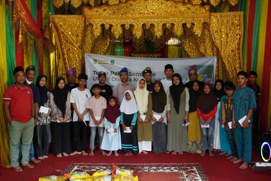 LAMR Kecamatan Bukit Batu Salurkan 40 Paket Sembako Dan 20 Santunan Anak Yatim Piatu