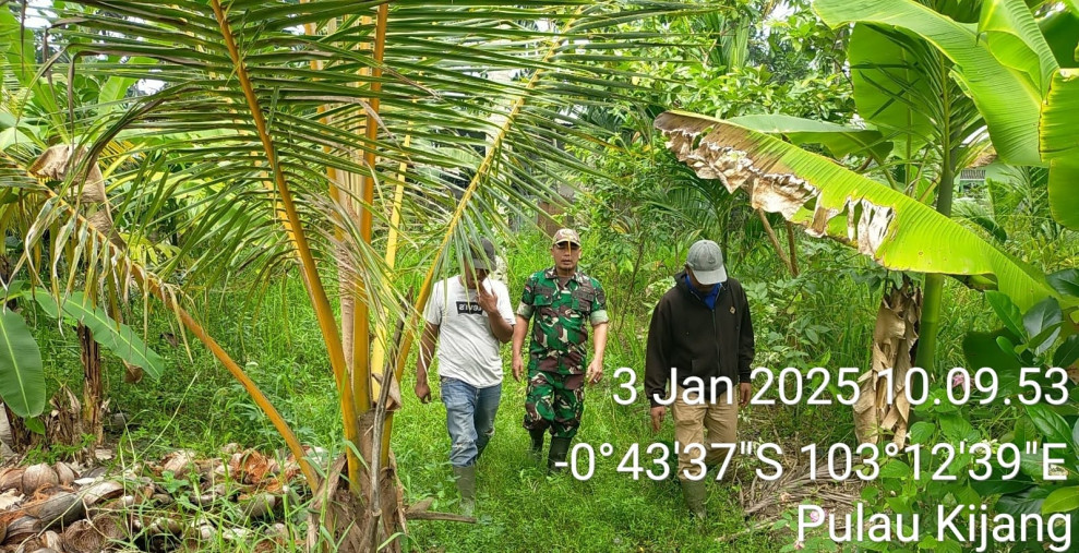 Babinsa Koramil 07/Reteh Patroli Karhutla, Cegah Kebakaran Lahan