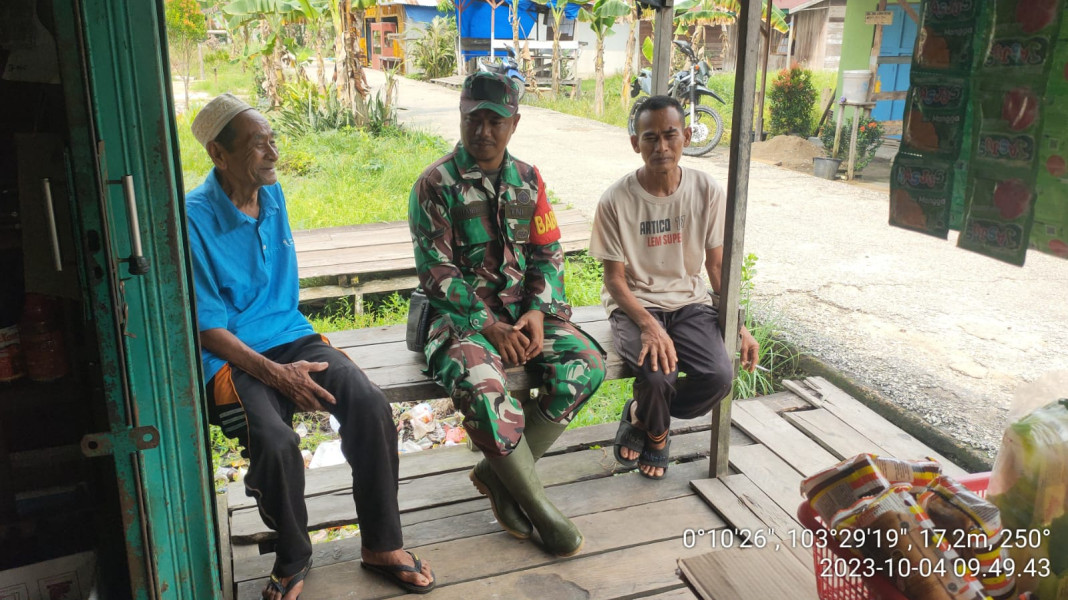 Cerminan Kepedulian Babinsa Koramil 10/Pelangiran Terhadap Masyarakat Melalui Komsos