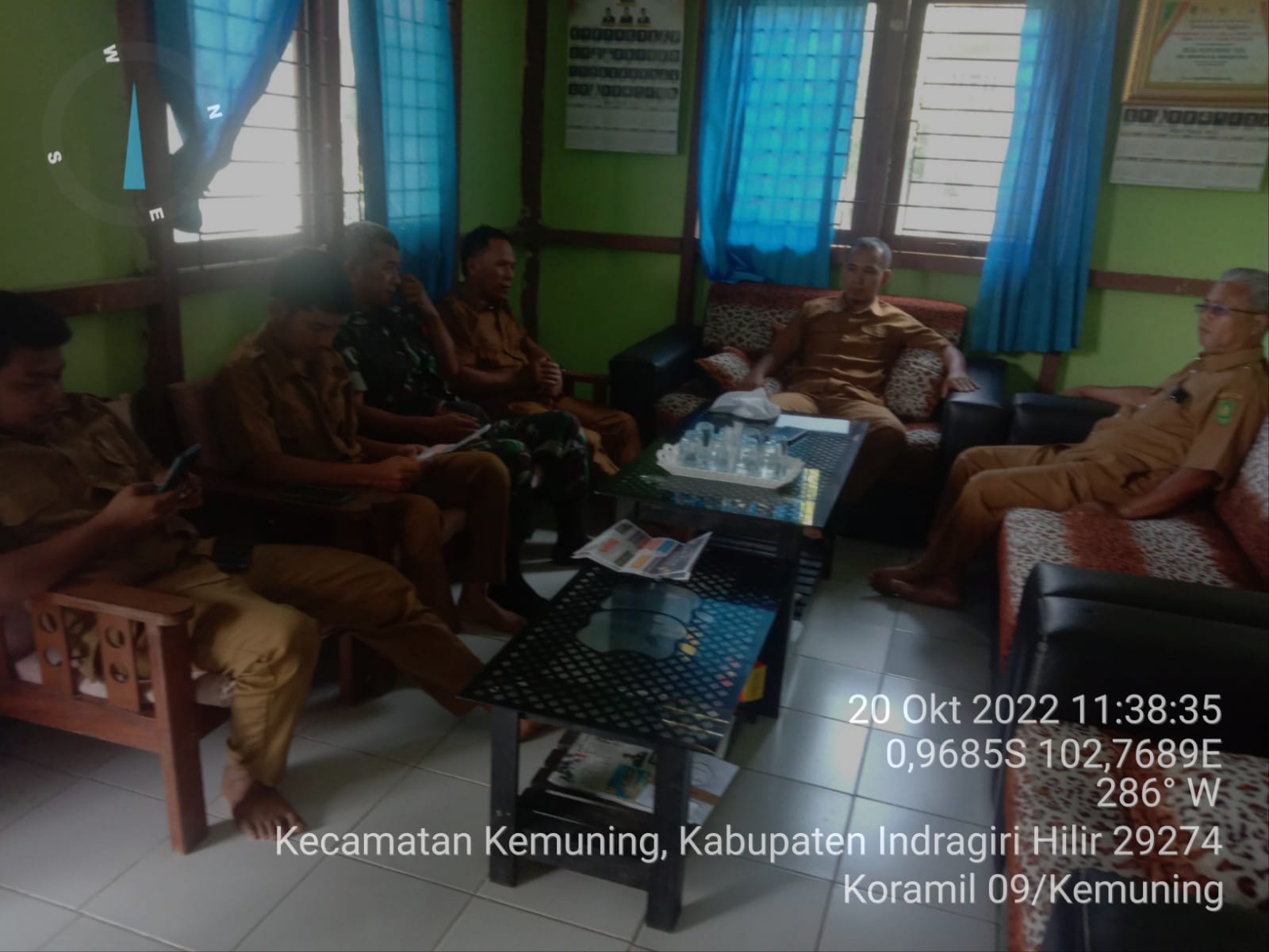 Babinsa Koramil 09/Kemuning Jalin Silaturahmi Bersama Warga