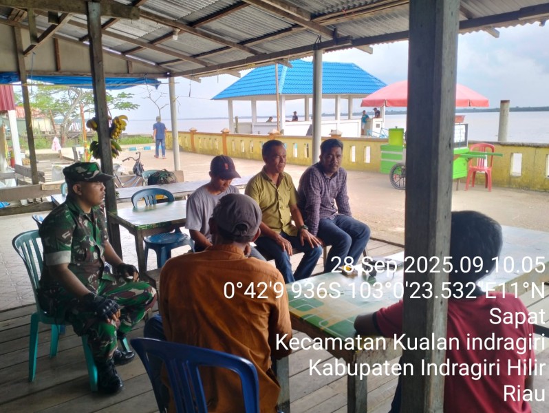 Babinsa Serda S.R. Siahaan Laksanakan Komsos di Kampung Pancasila