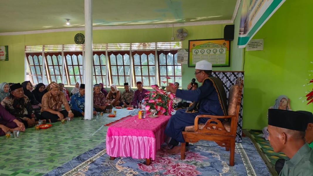 Babinsa Pelda Suhaidi Hadiri Peringatan Isra' Mi'raj Nabi Muhammad SAW di Desa Concong Dalam