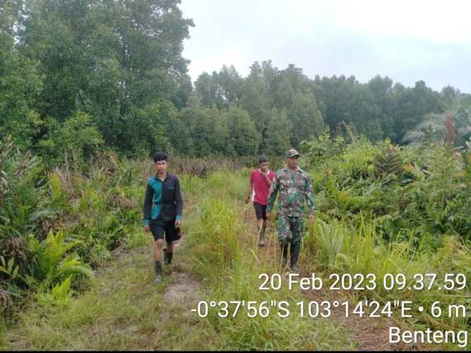 Babinsa Koramil 07/Reteh Rutin Lakukan Patroli Terhadap Karlahut