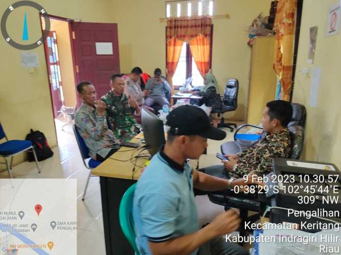 Bersama Perangkat Desa, Babinsa Koramil 09/Kemuning Jalin Silaturrahmi