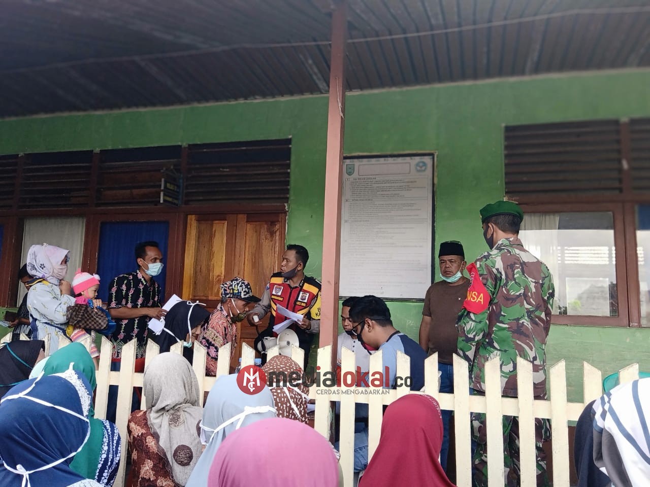 Kades Sungai Luar Pantau Pembagian BST, Taupik: Kita Usahakan dengan Maksimal