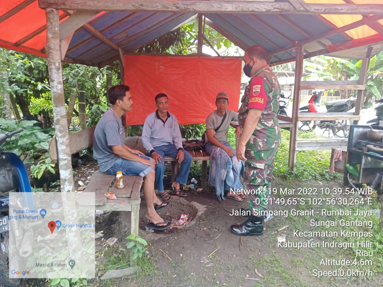 Babinsa Koramil 03/Tempuling Komsos Sekaligus Data Warga Binaan Yang Belum Vaksin