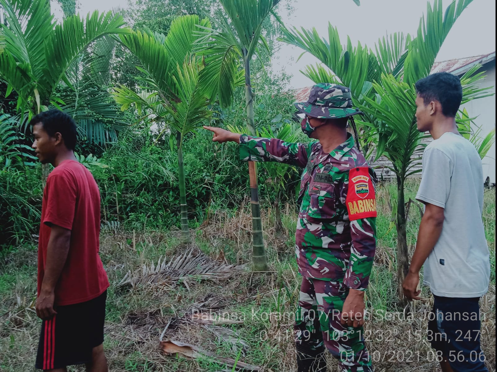 Sampaikan Bahaya Karhutla, Koramil 07/Reteh Laksanakan Patroli