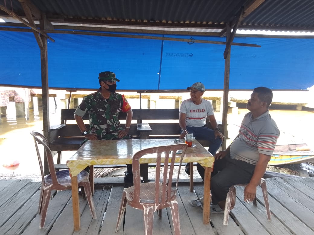 Babinsa Koramil 04/Kuindra Bersama Tomas Jalin Hubungan Baik