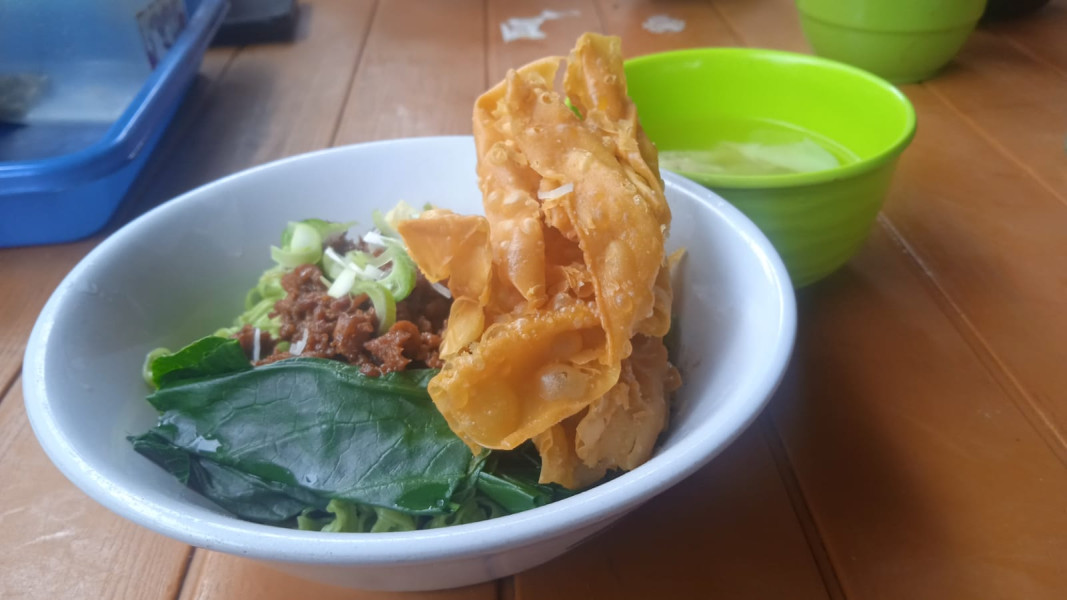 Sarapan Pagi, Nikmatnya Menyantap Mie Pangsit Tika