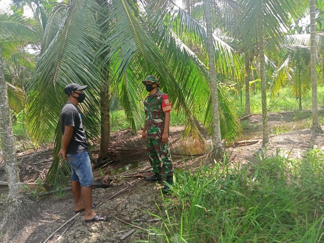 Kopda Deni. S Terus Lakukan Patroli Guna Mencegah Karhutla