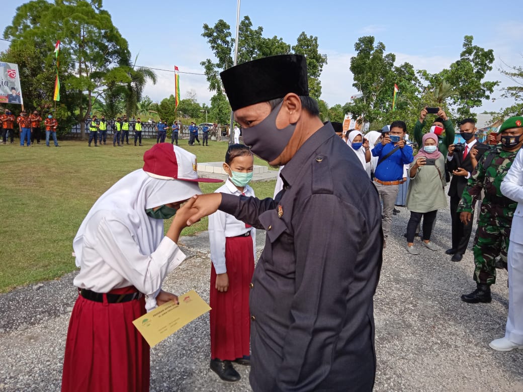 Program Astra Cerdas, Bayu Pratama Siswa SMPN 03 Koto Gasib Terima Uang 800 Ribu