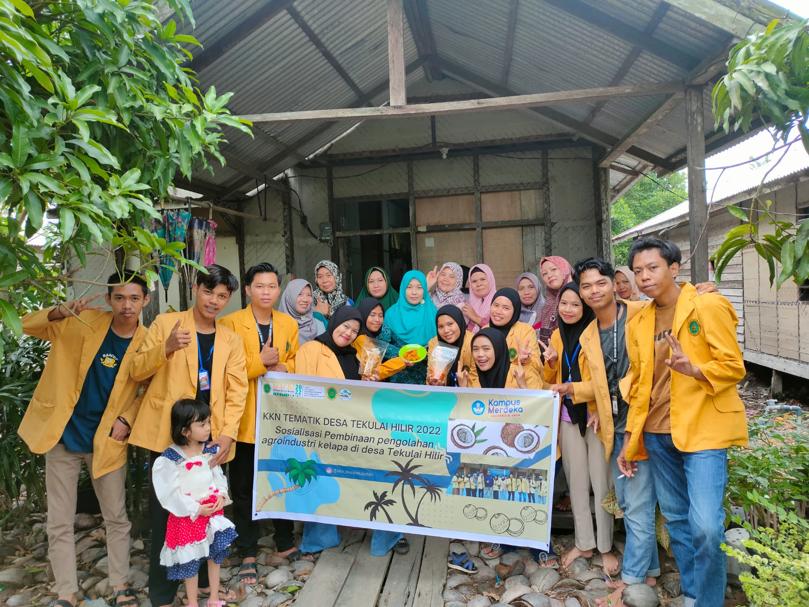 KKN Tematik Unisi Taja Sosialisasi Pembinaan Cipta Makanan Olahan Kelapa