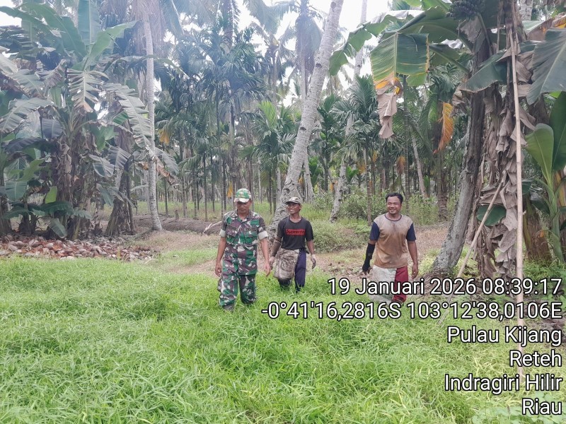 Babinsa Koramil 07/Reteh Tekankan Pentingnya Kebersamaan Dalam Patroli Karhutla