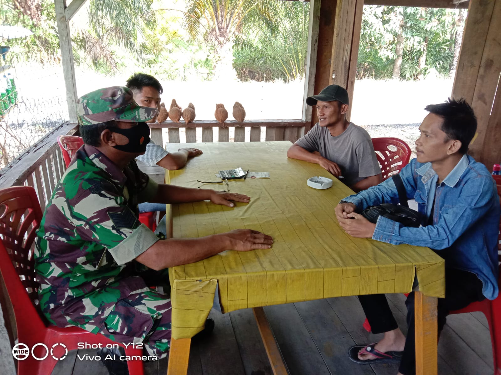 Jaga Kamtibmas di Wilayah, Babinsa 03/Tempuling Komsos Serma W. Ardian Bersama Tokoh Pemuda