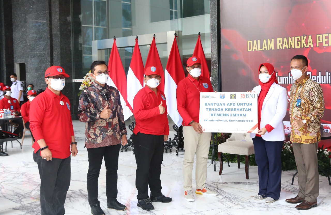 Kemenkumham Berbagi dan Peduli, 1.000 Bingkisan Diserahkan untuk Pasien Wisma Atlet