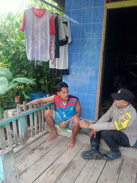 Sambangi Masyarakat, Brigadir Akmaluddin Giat Lakukan Sosialisasi Terkait Pemilu Damai 2024