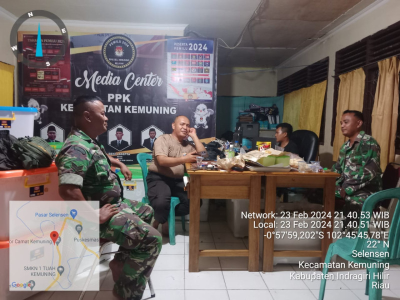 Danramil 09/Kmg Kawal Kotak Logistik Pemilu Tahun 2024 di PPK Kecamatan Kemuning