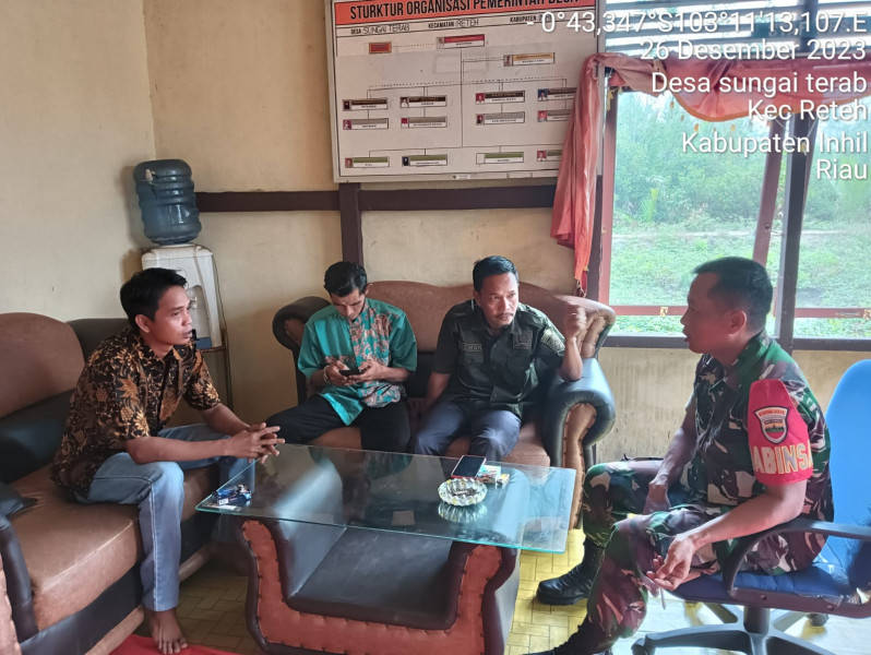 Koramil 07/Reteh Sertu M. Tahir Himbau Warga Terkait Bahaya Narkoba dan Jaga Kebersihan Lingkungan