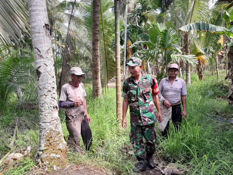 Bulan Puasa Tak Menjadi Alasan Bagi Babinsa Koramil 07/Reteh Untuk Tidak Melakukan Patroli Tapal Batas
