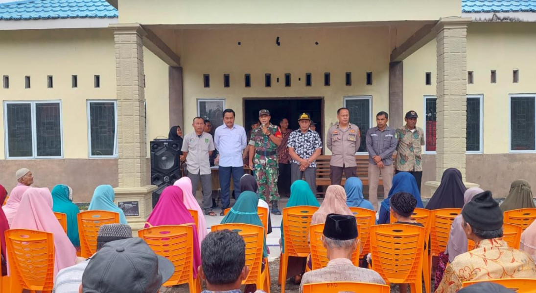 Pastikan Berjalan Lancar, Babinsa Dampingi Penyaluran BLT Dana Desa Bulan April-Juni Tahun 2023