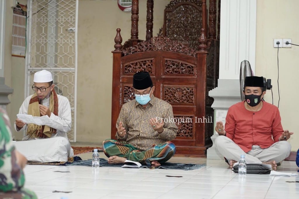 Doa dan Dzikir Serentak di Inhil, Bupati HM Wardan Pimpin Istighotsah di Kemuning