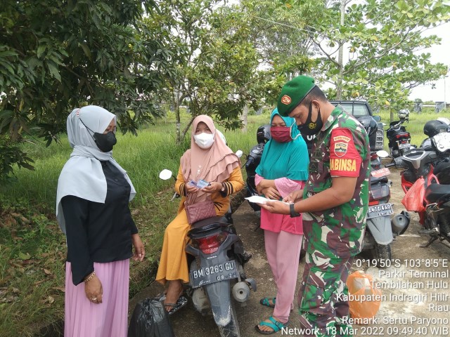 Babinsa Koramil 03/Tempuling Sosialisasi Vaksin Dosis Tiga Melalui Komsos