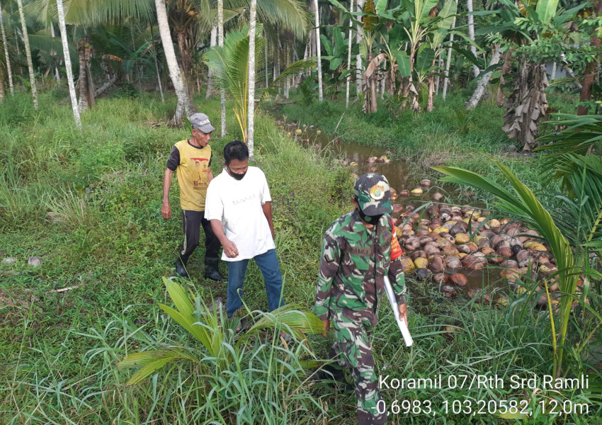 Patroli Karhutla dan Sosialisasi Babinsa Koramil 07/Reteh di Daerah Binaan